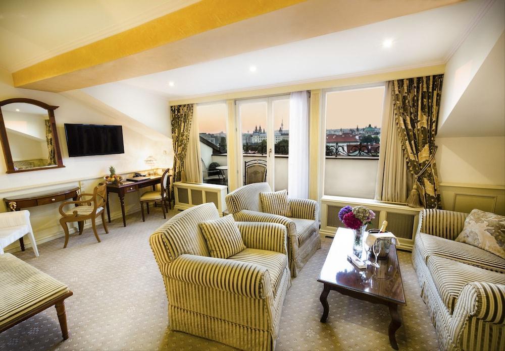 Luxury Family Hotel Royal Palace Πράγα Εξωτερικό φωτογραφία Suite