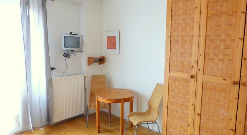 Luxury Family Hotel Royal Palace Πράγα Εξωτερικό φωτογραφία A typical room at the International House