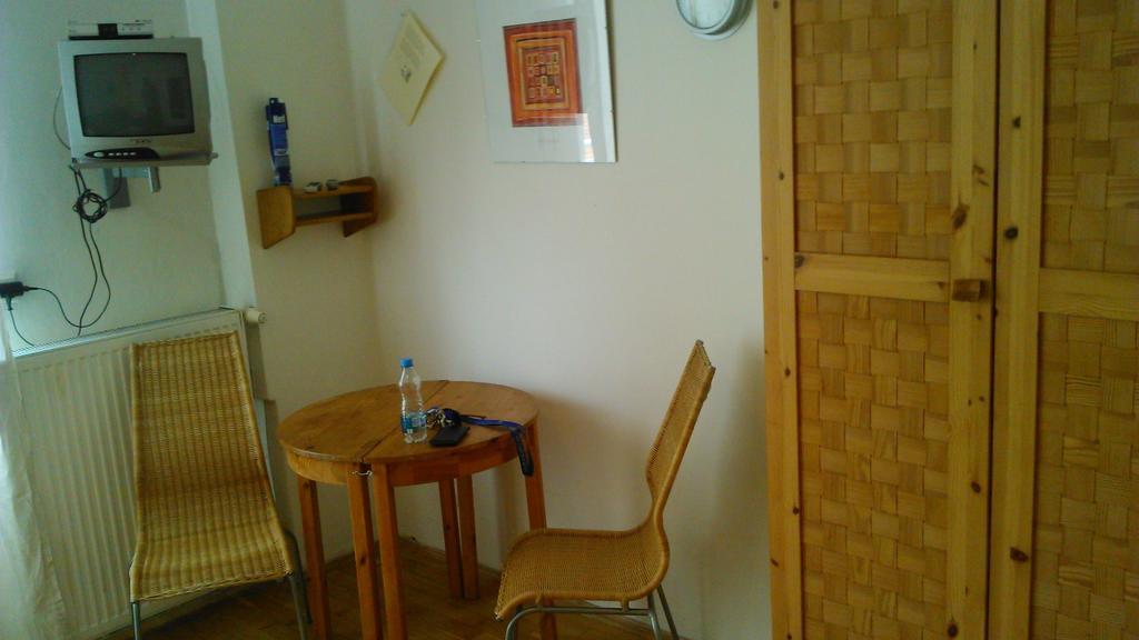 Luxury Family Hotel Royal Palace Πράγα Εξωτερικό φωτογραφία A typical room at the hostel