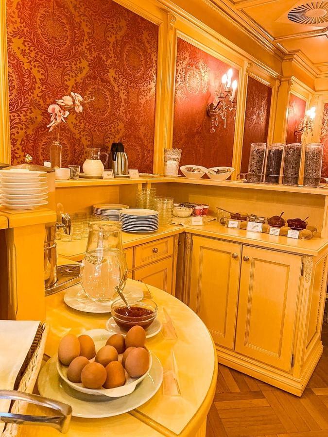Luxury Family Hotel Royal Palace Πράγα Εξωτερικό φωτογραφία A Turkish coffee counter