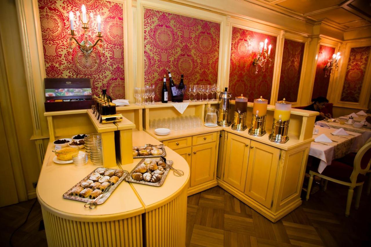 Luxury Family Hotel Royal Palace Πράγα Εξωτερικό φωτογραφία The interior of the restaurant