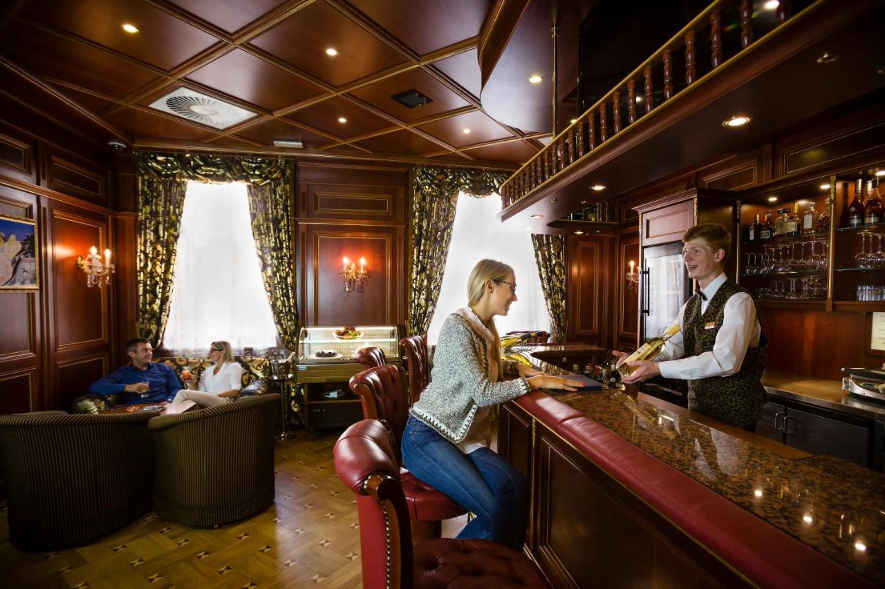 Luxury Family Hotel Royal Palace Πράγα Εξωτερικό φωτογραφία The bar