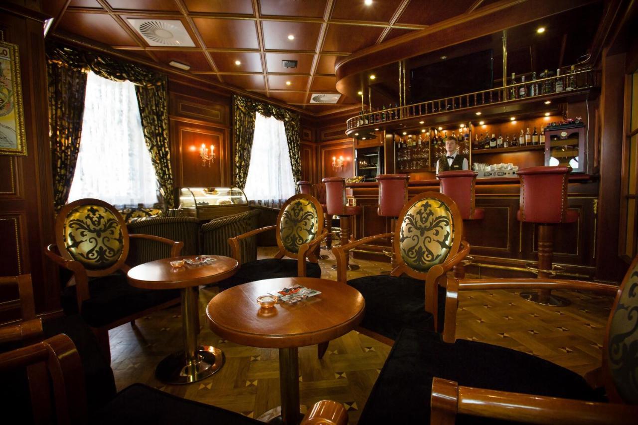 Luxury Family Hotel Royal Palace Πράγα Εξωτερικό φωτογραφία The bar