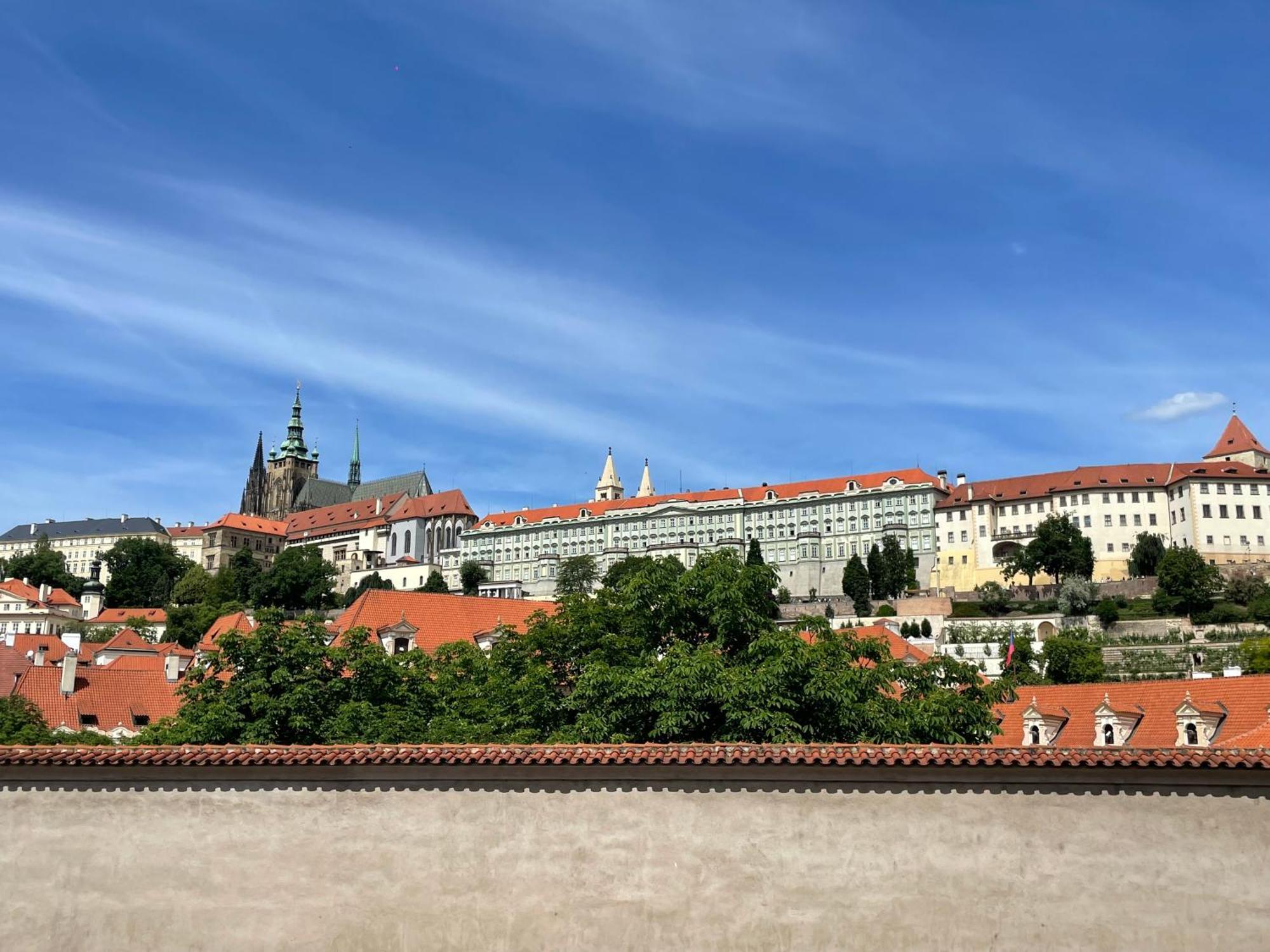 Luxury Family Hotel Royal Palace Πράγα Εξωτερικό φωτογραφία The Hradčany