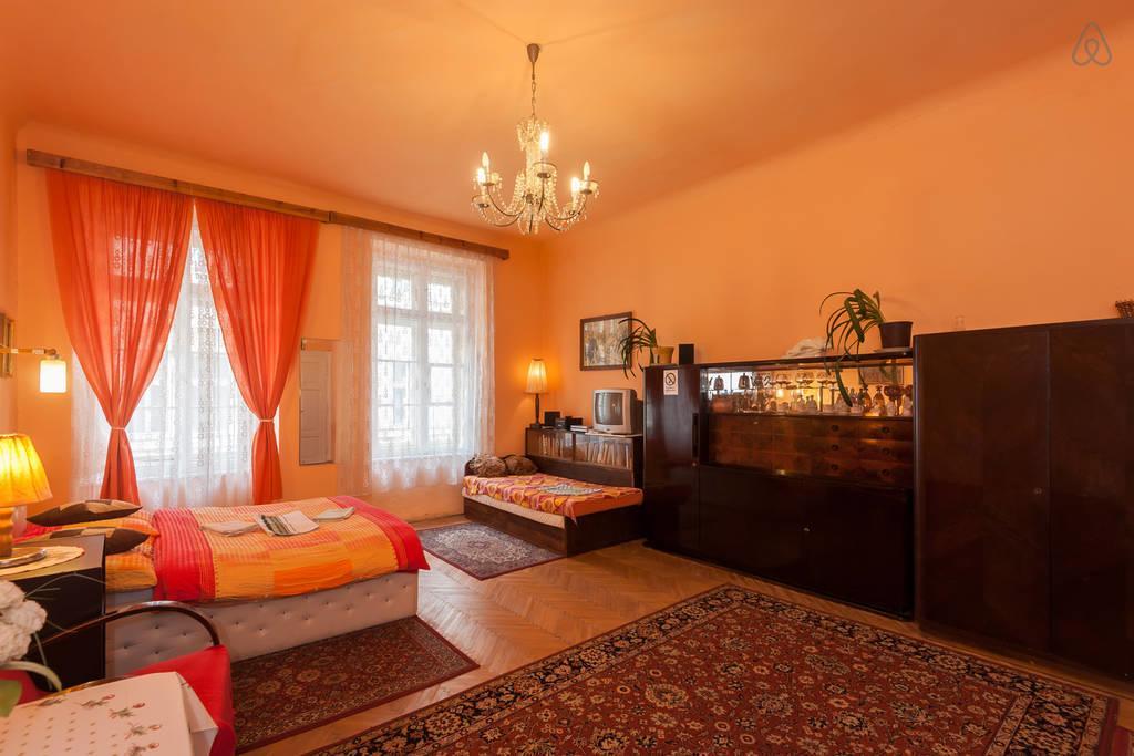 Luxury Family Hotel Royal Palace Πράγα Εξωτερικό φωτογραφία A room at the hotel