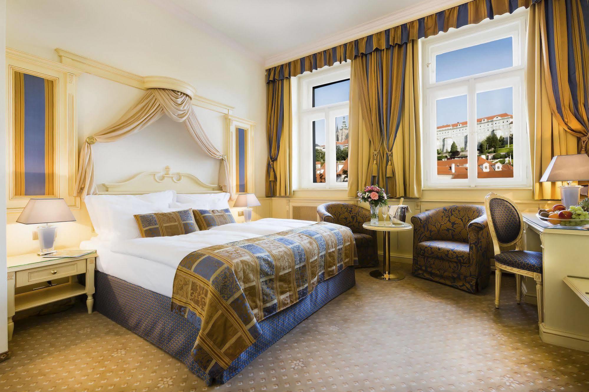 Luxury Family Hotel Royal Palace Πράγα Εξωτερικό φωτογραφία