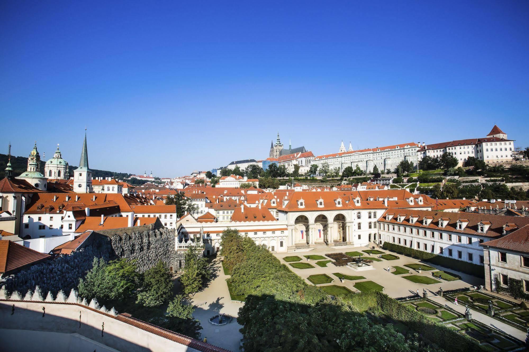 Luxury Family Hotel Royal Palace Πράγα Εξωτερικό φωτογραφία