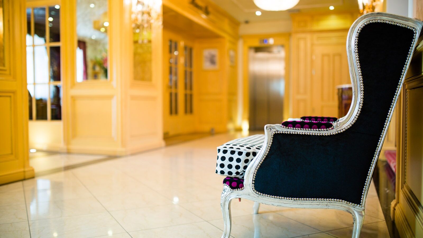 Luxury Family Hotel Royal Palace Πράγα Δωμάτιο φωτογραφία Interior of the hotel